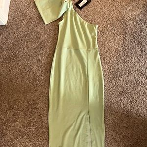 Pretty little thing dress. Size small (fits like an extra small). Never worn